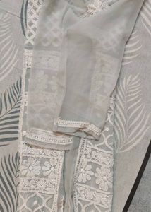 Women Chikankari Embroidered Straight Kurta