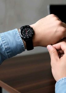 Minimalist Black Watch ⌚ price Dropped 🤗