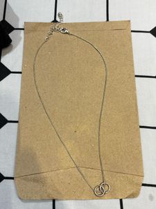 Elegant Interlocking Circles Necklace