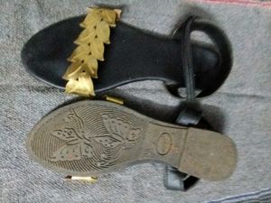 Stylish Black Gold Leaf Sandal