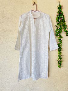 Elegant White Chikankari Kurta