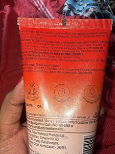 Everyuth Naturals Moisturizing Face Wash