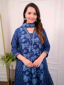Stylish Blue Floral Print Kurta Set