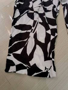 Stylish Black &amp; White Leaf Print Palazzo Pants