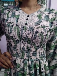 Stretchable Gown