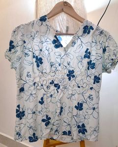 Chic Floral V-Neck Top - Sale