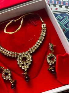 Stunning Kundan Necklace and Earrings Set