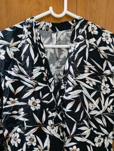 Chic Floral Print V-Neck Blouse