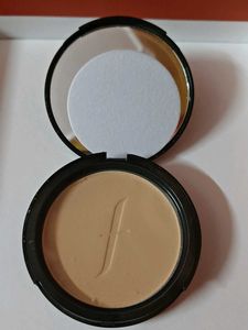 Faces Canada Weightless Stay Matte Compact