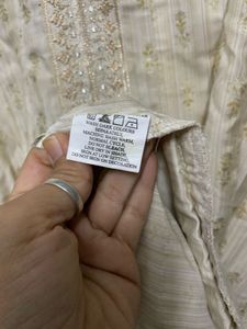 Avaasa Kalidaar Embroidered Kurta