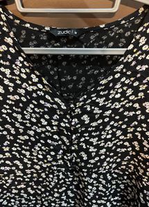 Chic Black Floral V-Neck dress