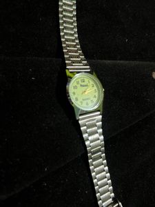 Classic Quartz Wristwatch