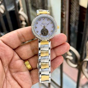 OMEGA LADYMATIC – TIMELESS GRACE WITH A TOUCH OF R