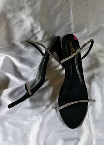 N7. BLACK SEXY MAFIA VIBE HEELS