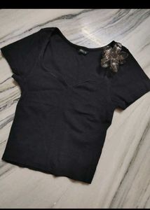 Chic Black Sweetheart Neck Crop Top