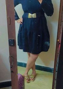 Chic Black Tiered U-Neck Dress with front zip