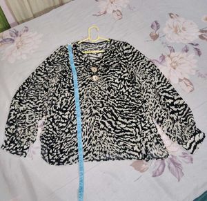 Stylish Black &amp; White Animal Print Top