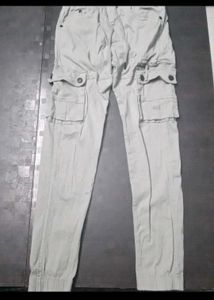 Stylish Men's Graphic T-Shirt + cargo pant
