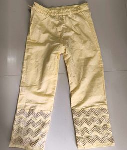 MEDIUM SIZE . Elegant Yellow Embellished Kurta Set