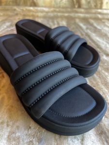 Trendy Black Slippers/flip Flops ✨