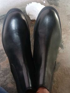 Classic Black Leather Chelsea Boots