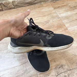 NIKE Unisex Black Running Shoes