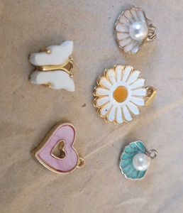 Pack of 5 (pendants only)/Dollars