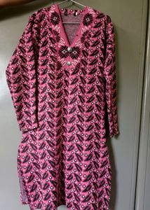 Stylish Pink & Black Patterned Woolen Kurti