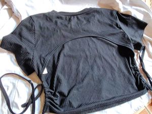 ON SALE🚨URBANIC BLACK RIBBED Y2K SNATCHED CROP TO
