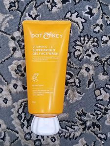 Dot & Key Vitamin C Face Wash