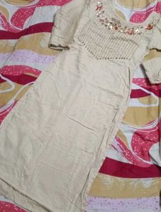 Elegant Embroidered Kurti Set