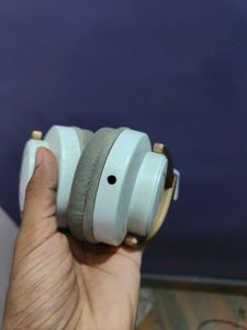 2 pcs Motorola White Over-Ear Headphones