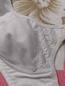 💕 Clovia' Comfortable White Lace Trim Bra 💕