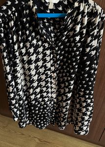 Chic Black & White Houndstooth Top