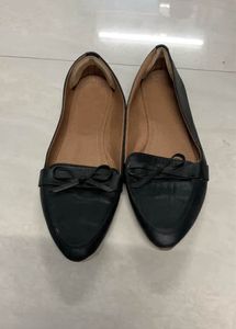 Black Loafers with Bow Detail⭐️