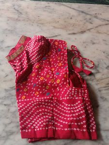 Stunning Bandhani Saree with Intricate Embellishme