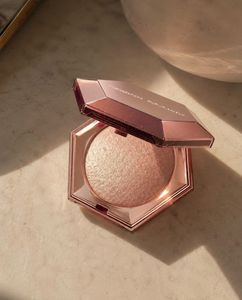 Fenty Beauty Diamond Bomb Highlighter