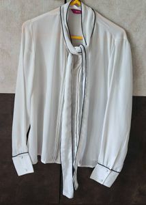 Chic White Bow Blouse