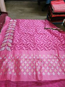 Beautiful Pink Saree with Leaf Motifs