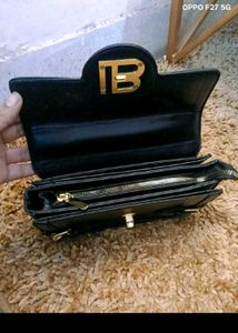 Chic Black Croc Embossed Handbag