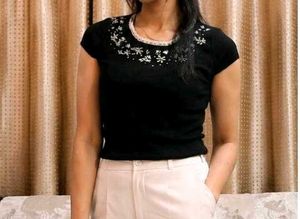 CHIC EMBELLISHED BLACK TOP
