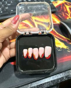 Press-On Nails with Red &amp; Gold Design