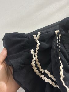 Chic Black Ruffled Sleeveless Top