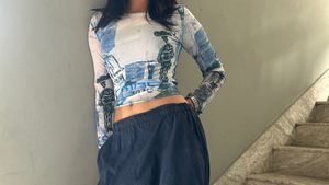 Abstract Print Long Sleeve Top