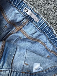 Trendy Light Wash Cargo Jeans