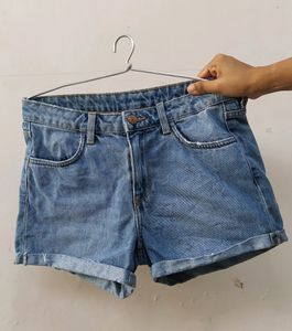 H&M blue Denim shorts!