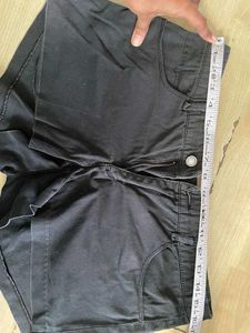 🖤 Black High-Waisted Shorts 🖤