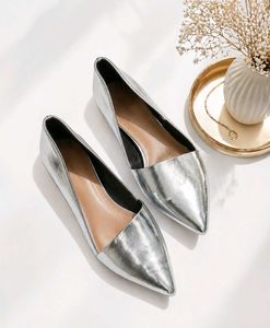 🤍 MIRROR SHINE MOMENT – ZARA TRAFALUC FLATS