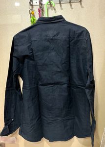 WES Casuals - Classic Black Button-Dow