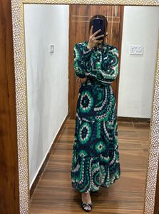 Abstract Retro print Maxi with smocked cuffs